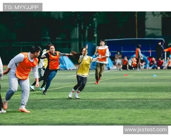 飞盘竞技的魅力：深入武汉飞盘队的团队协作与精神探讨